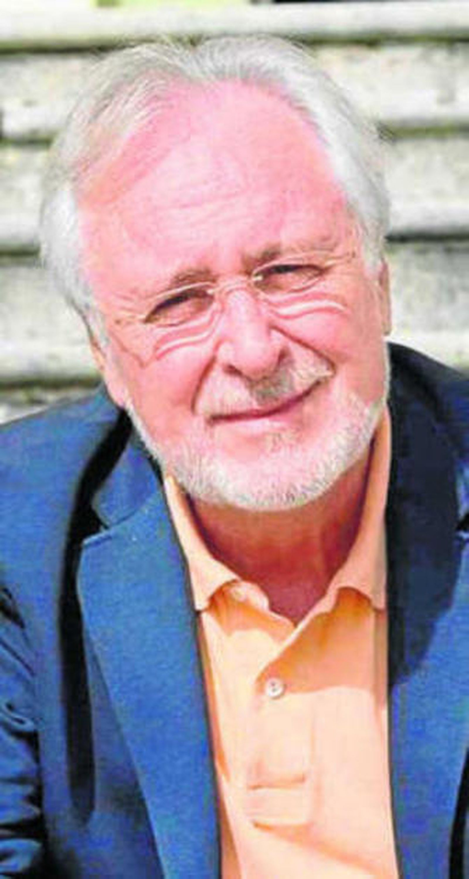 El escritor Enrique Montiel.