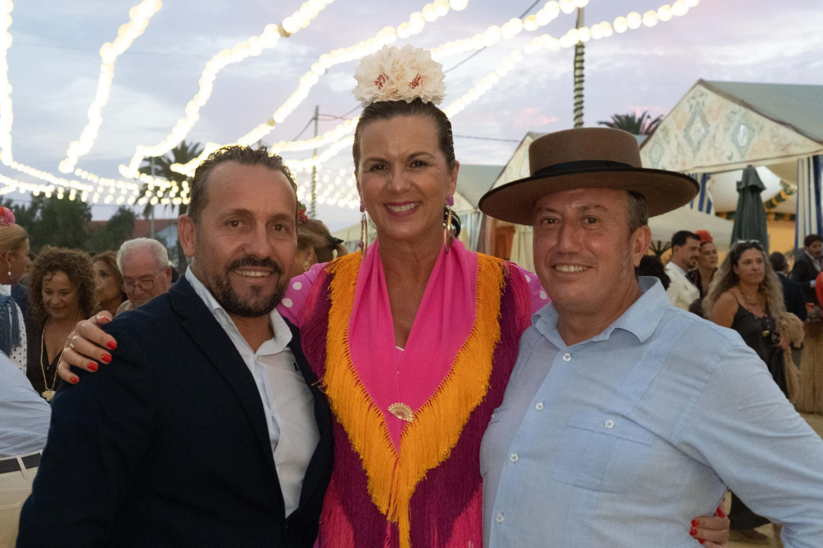 Imágenes del ambiente del ambiente de la tarde del domingo en la Feria de Otoño y del Caballo 2025 de Huelva