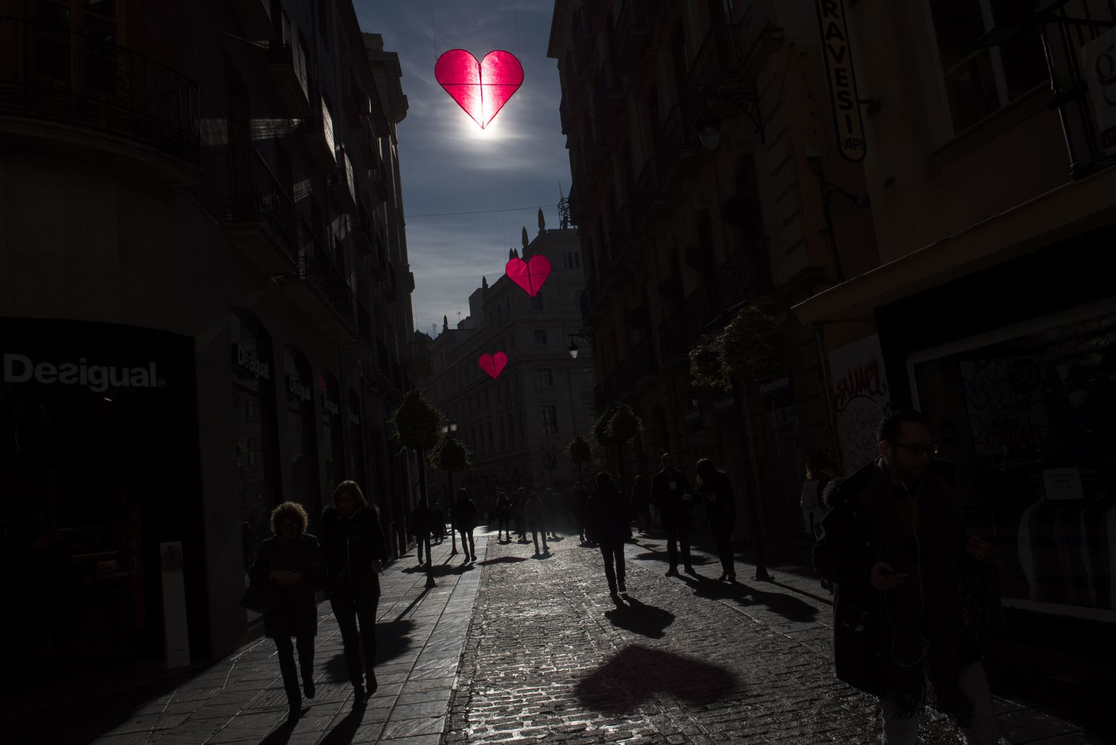 Granada se llena de corazones