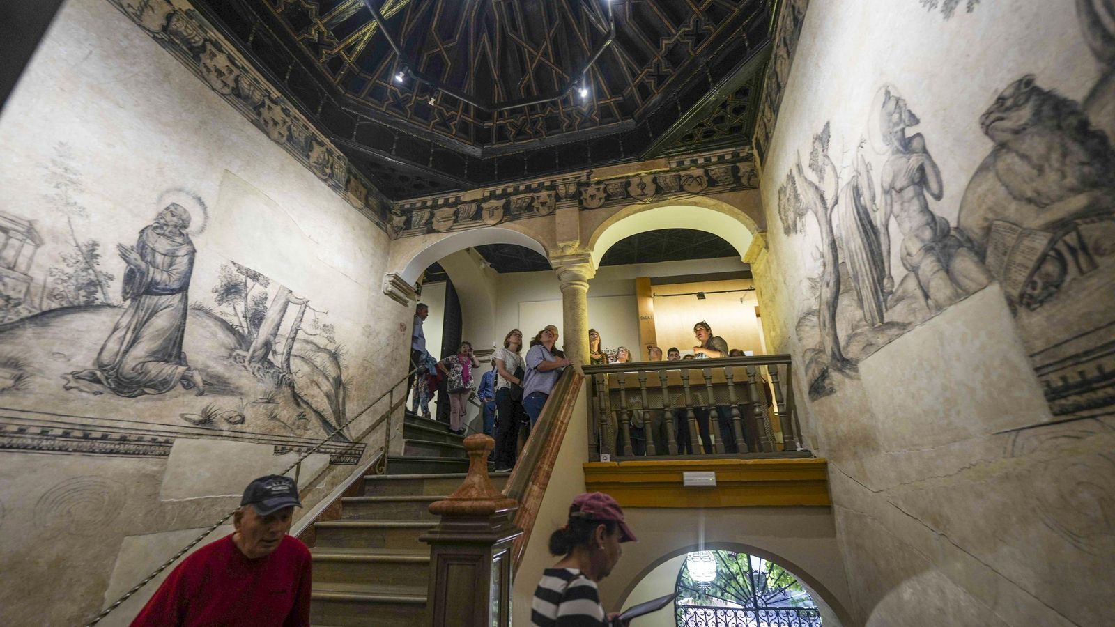 Visitantes en el Museo de Bellas Artes de Córdoba. Visitantes en el Museo de Bellas Artes de Córdoba.