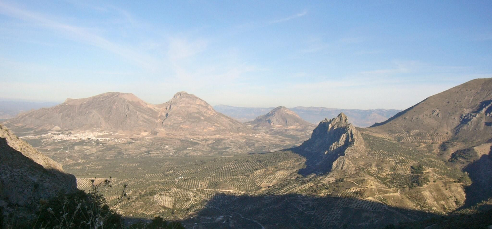 Paronámica de la ruta a pie entre Mancha Real y Bedmar, en Sierra Mágina.