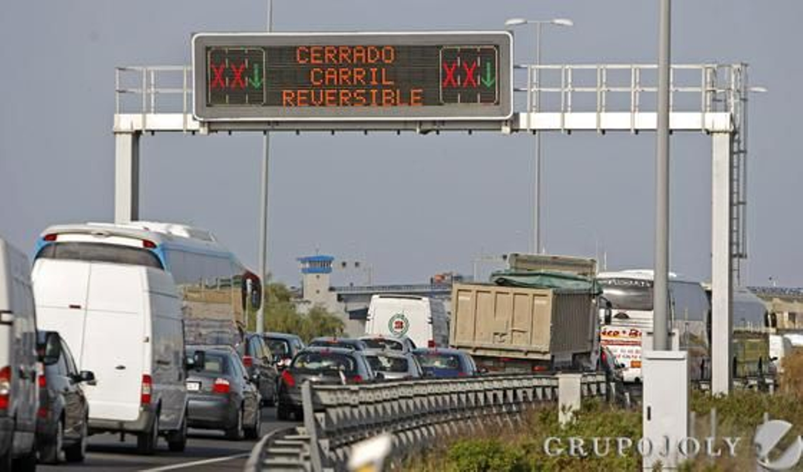 Las colas a la entrada de la ciudad en horas punta no se veían desde hacía años.

Foto: Julio González