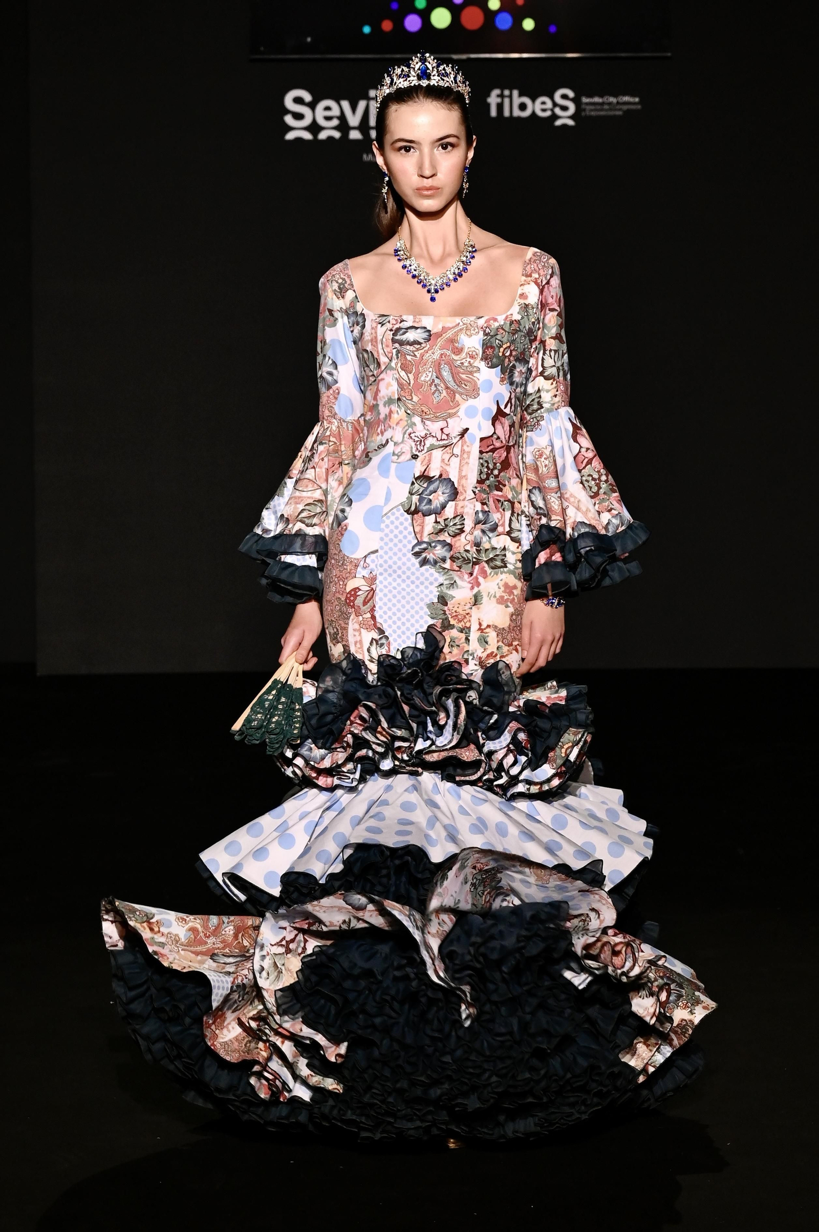 Moda flamenca 2024: Todas las colecciones de Emprende Lunares, en imágenes