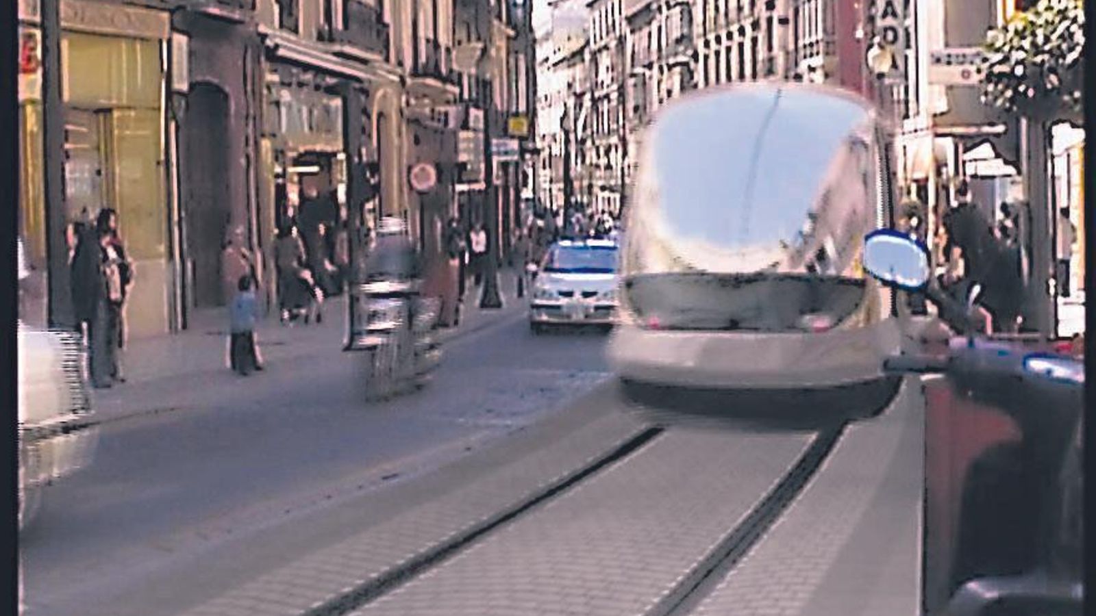 El Metro por Reyes Católicos.