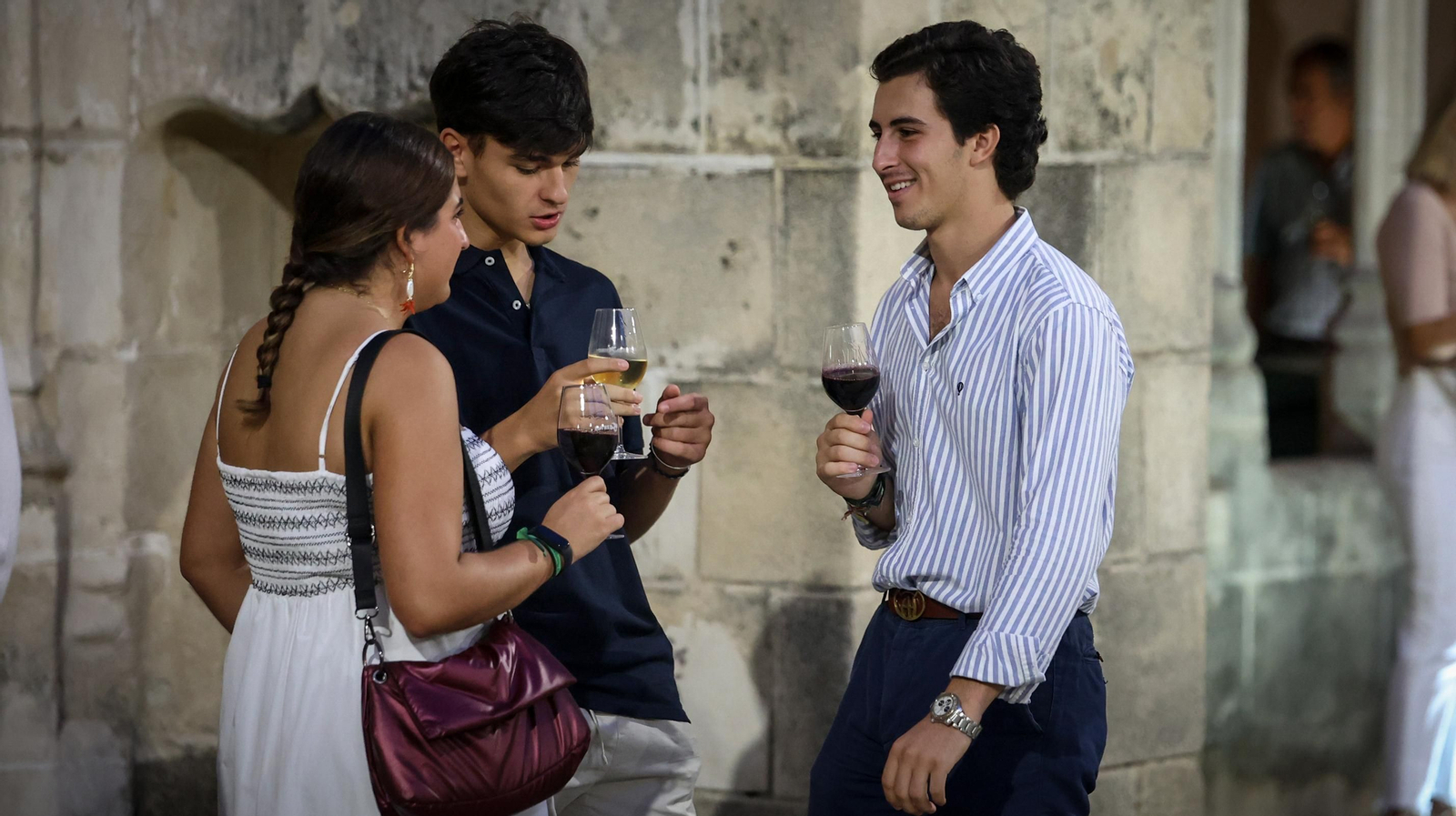 Éxito de 'Entrevinos tintos y blancos' en los Claustros de Jerez