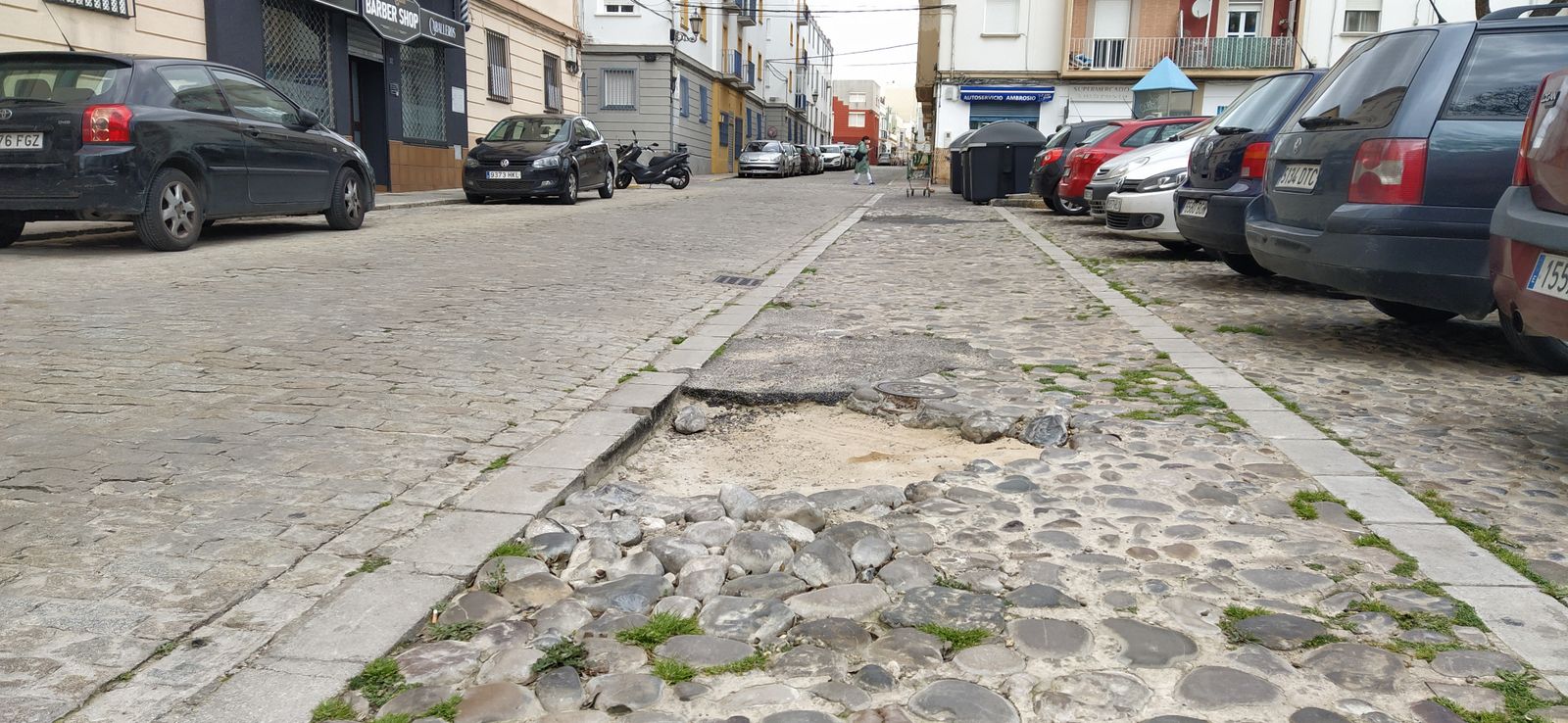 Desperfectos en la calle Bonifaz de San Fernando.