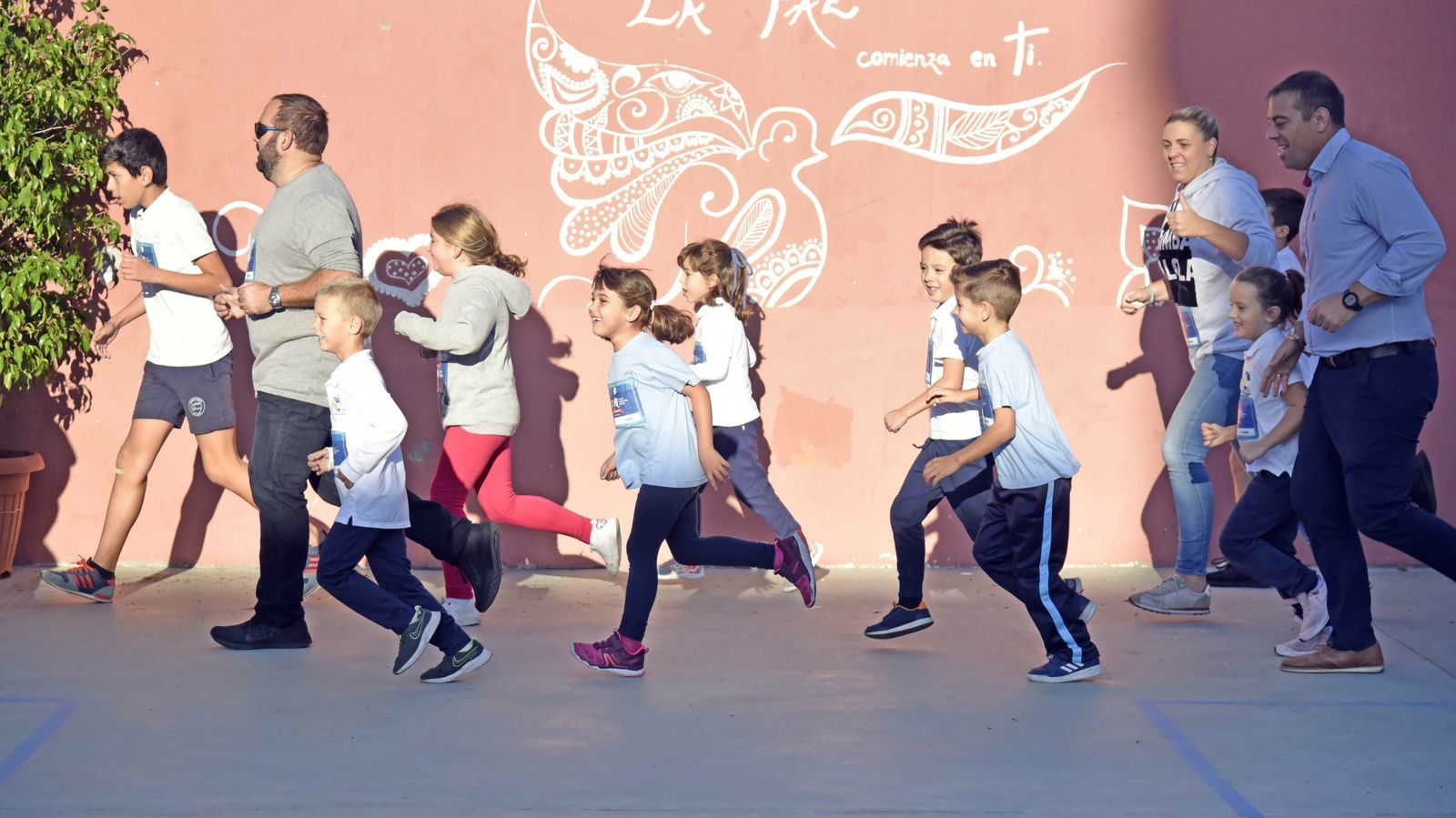 V carrera la vuelta al cole contra la leucemia infantil en fotos