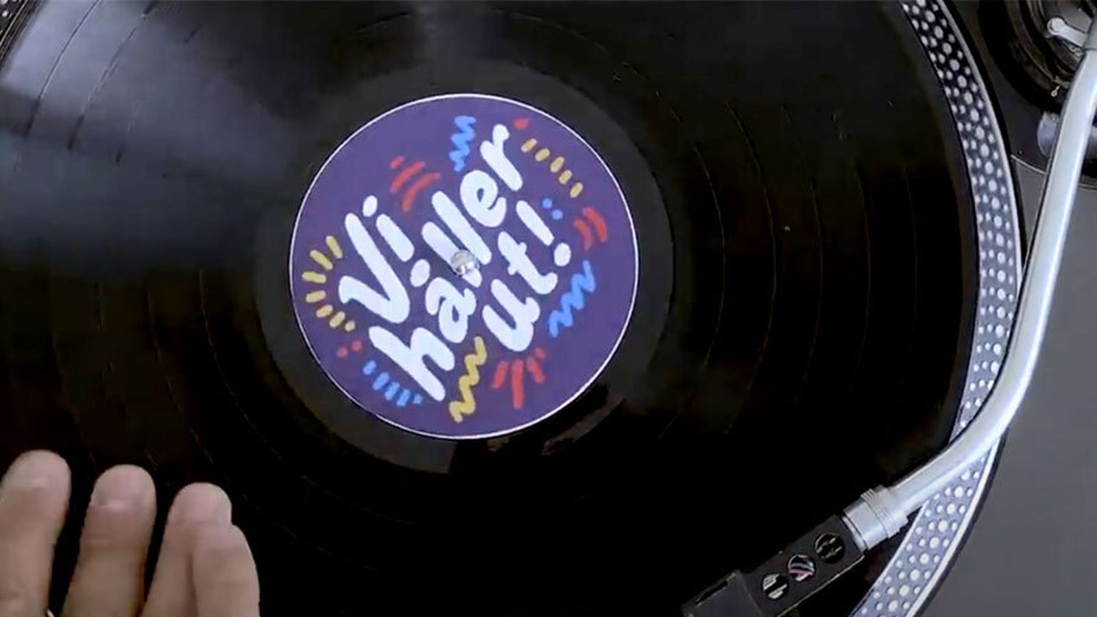 'Vi Håller Ut' es el título en sueco, que viene a significar 'Aguantaremos' o 'Resistiremos'.