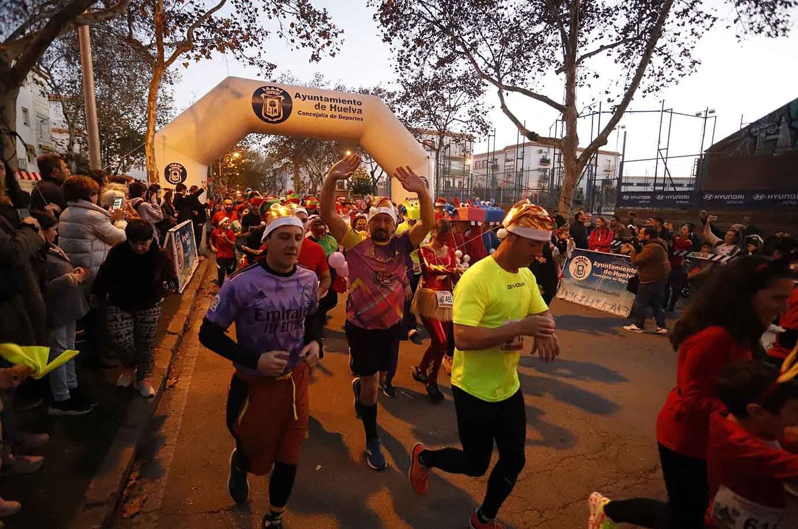 Imágenes de la carrera de San Silvestre en Huelva