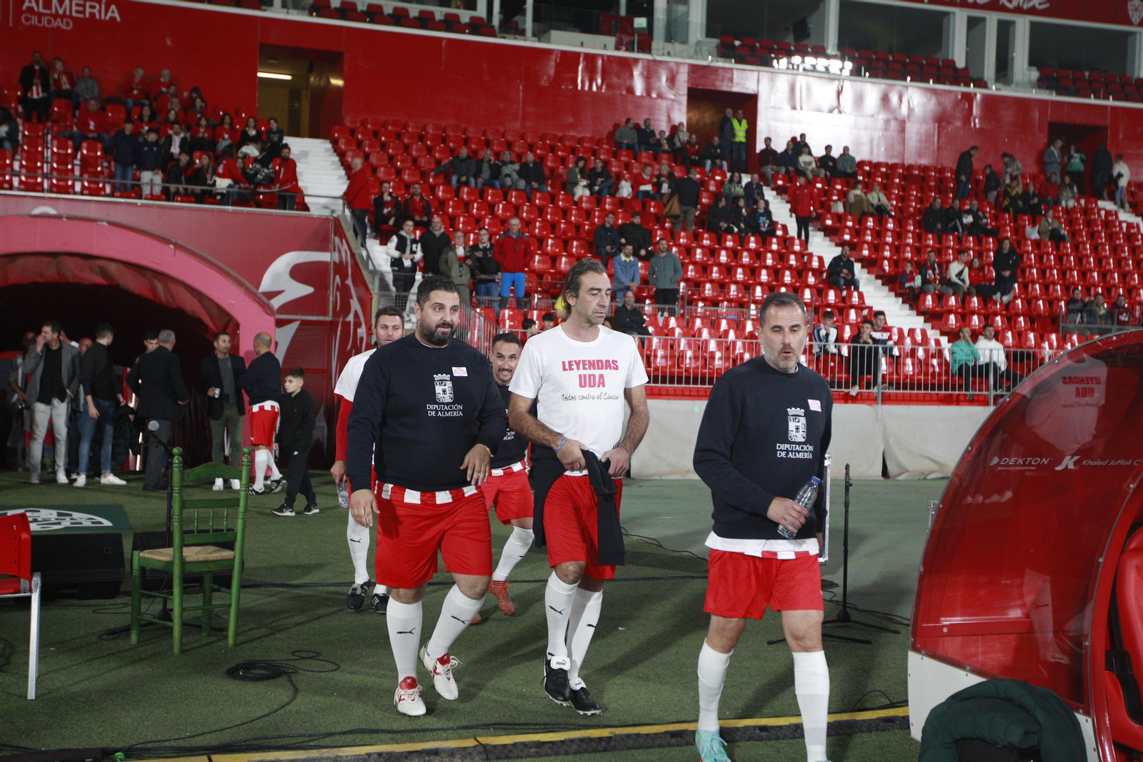 Imágenes del partido homenaje al 'eterno' capitán de la U.D. Almería, José Ortiz