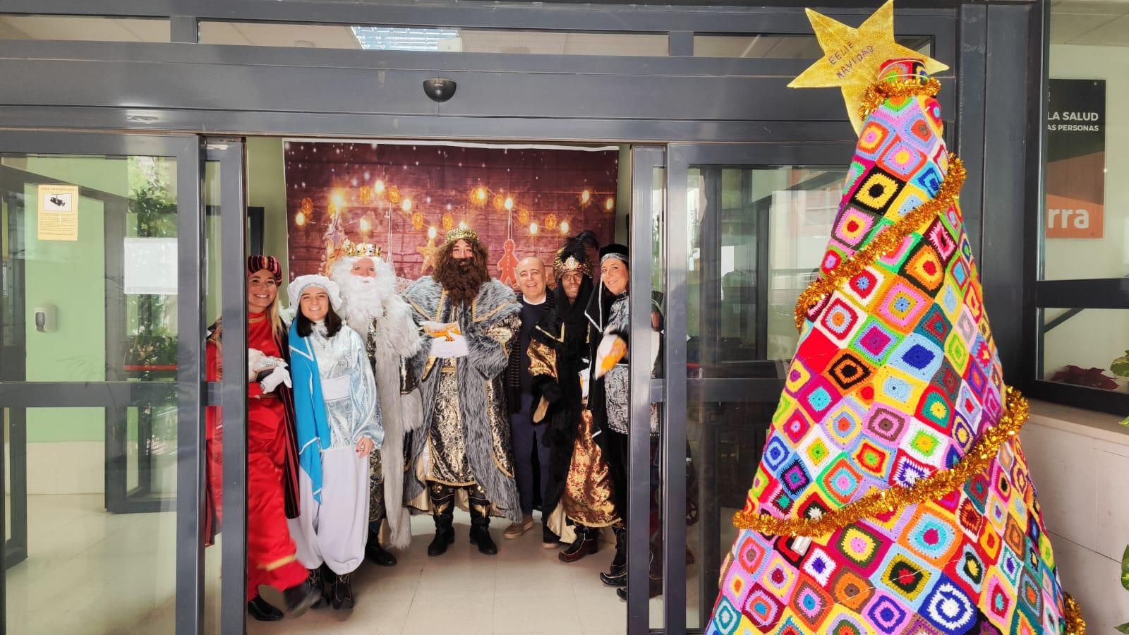 De la Residencia de Mayores a las calles: imágenes del paso de los Reyes Magos por Huércal-Overa