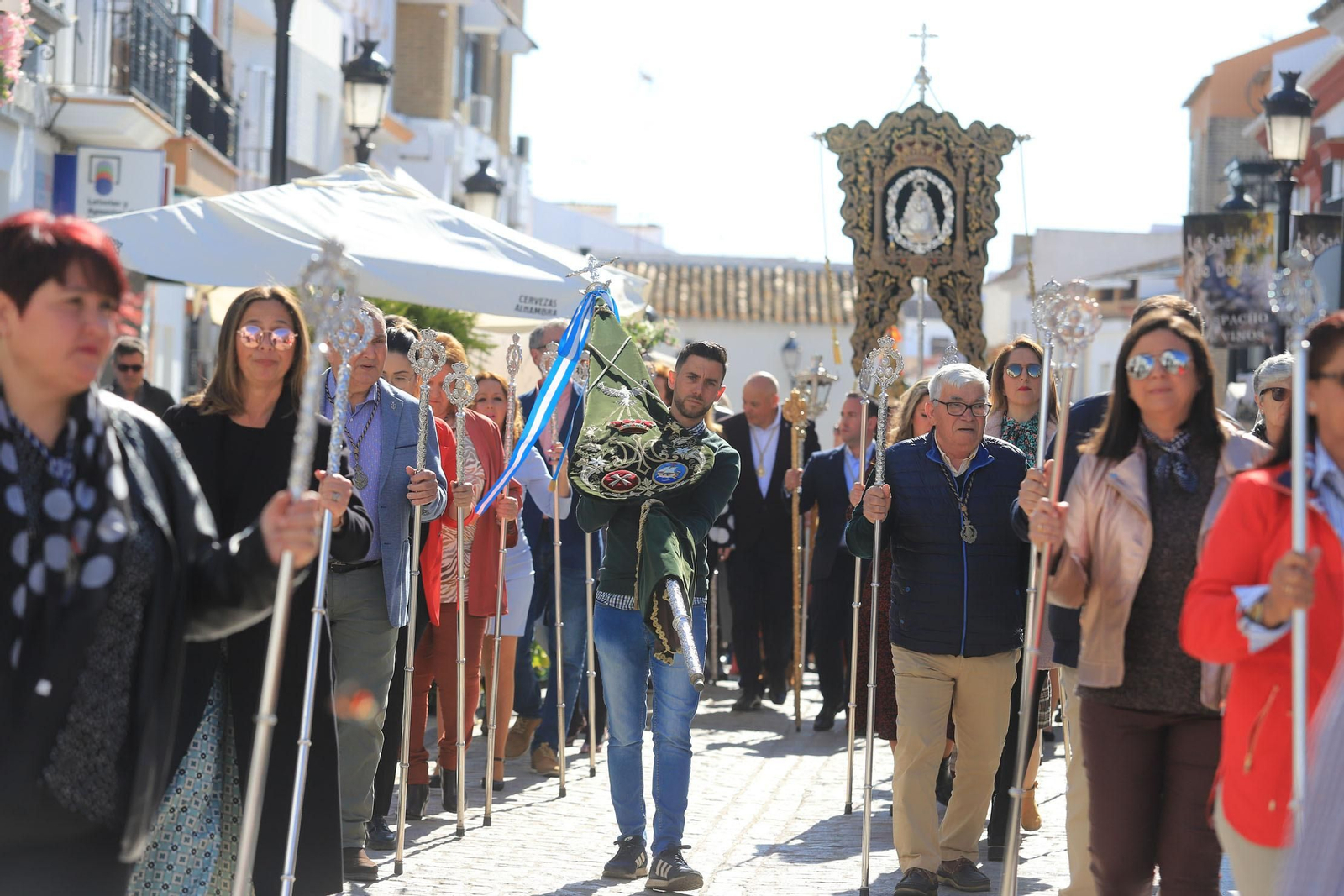 Imágenes de la llegada de la peregrinación de Emigrantes a Almonte acompañando a la Hermandad de San Juan del Puerto