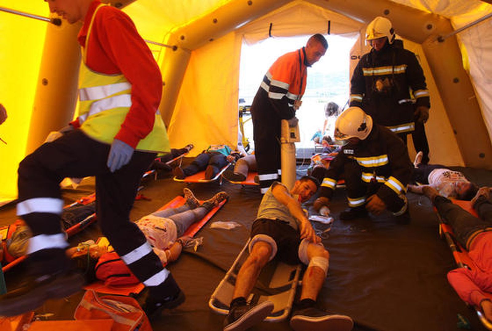 Simulacro de accidente en el aeropuerto de Málaga en el que participaron unas 200 personas 

Foto: Migue Fernández