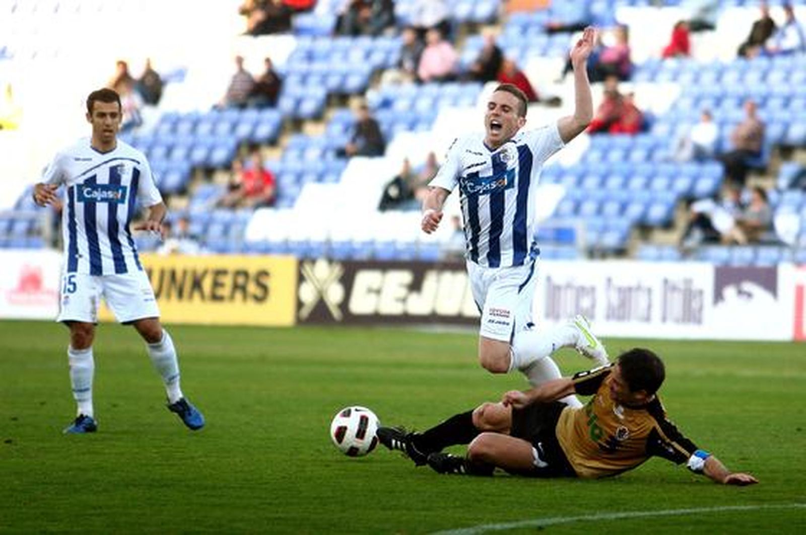 El Recreativo se atasca en casa ante la Ponferradina (1-1). / Alberto Rodríguez