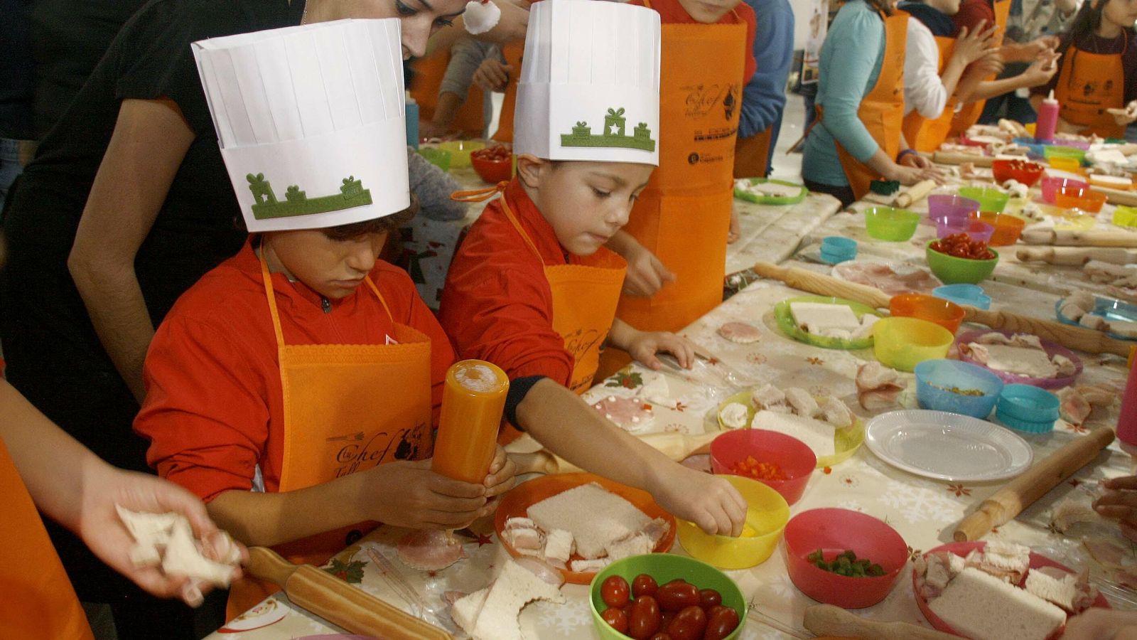 Los talleres de cocina son otra opción para acercarse a la cocina desde niños.