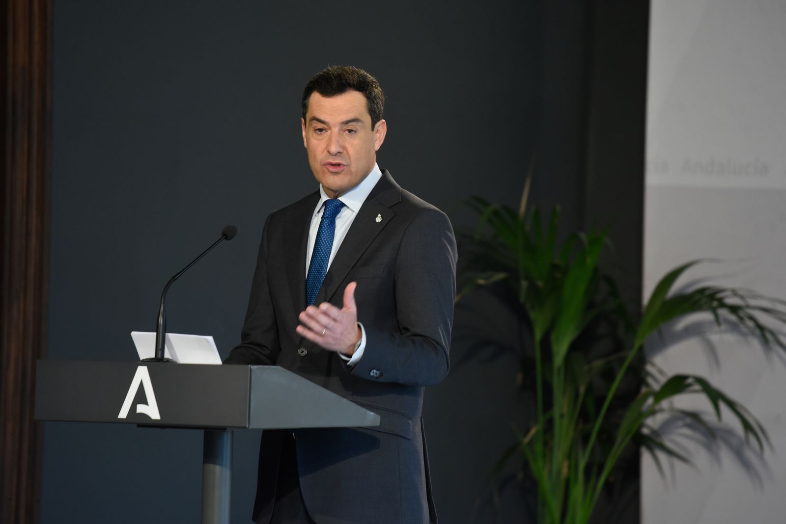 El rector de la Universidad de Almería, José Joaquín Céspedes, ha tomado posesión de su cargo