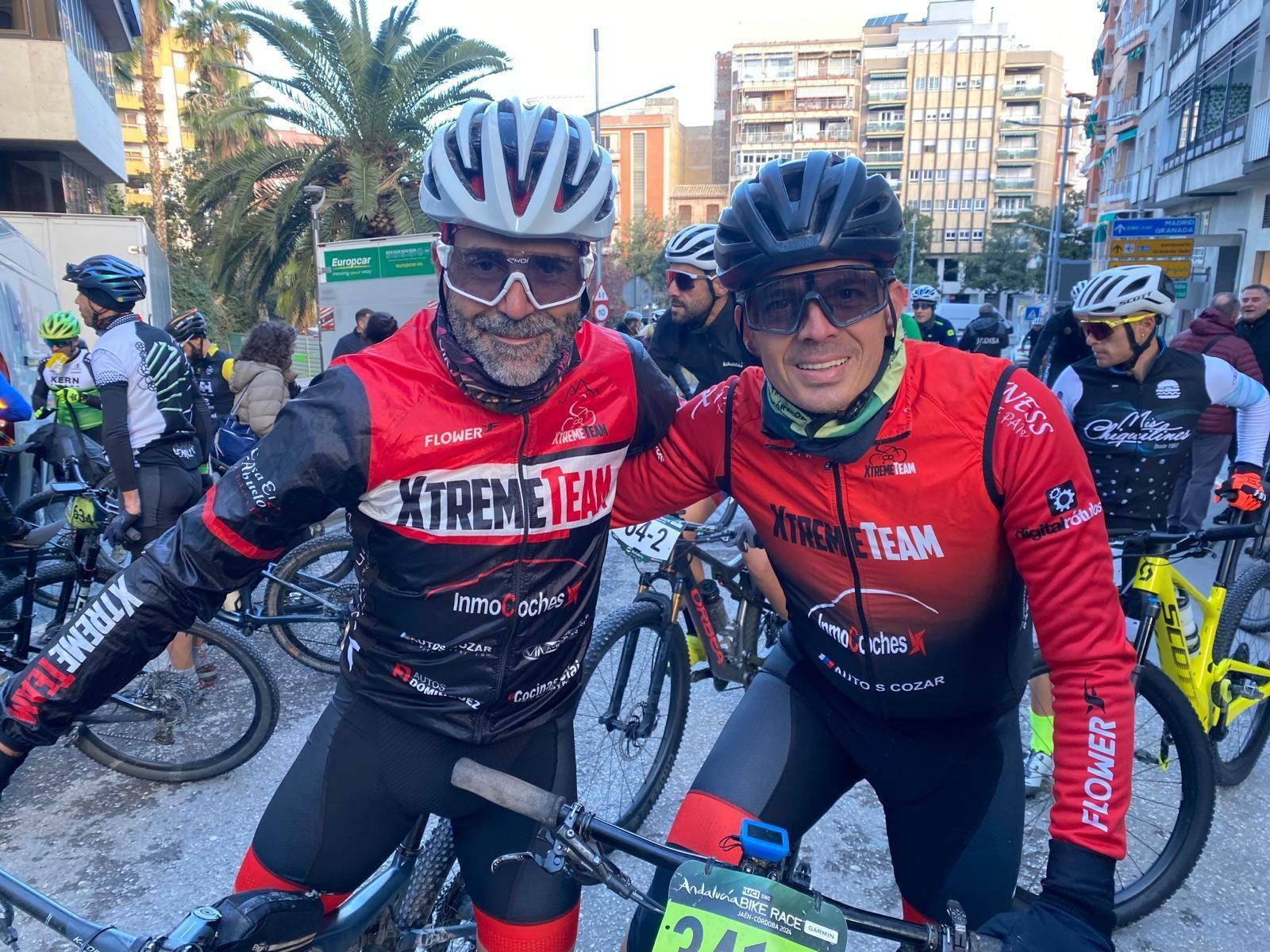 En imágenes: así ha salido a la Andalucía Bike Race desde la 'Carrera' de Jaén