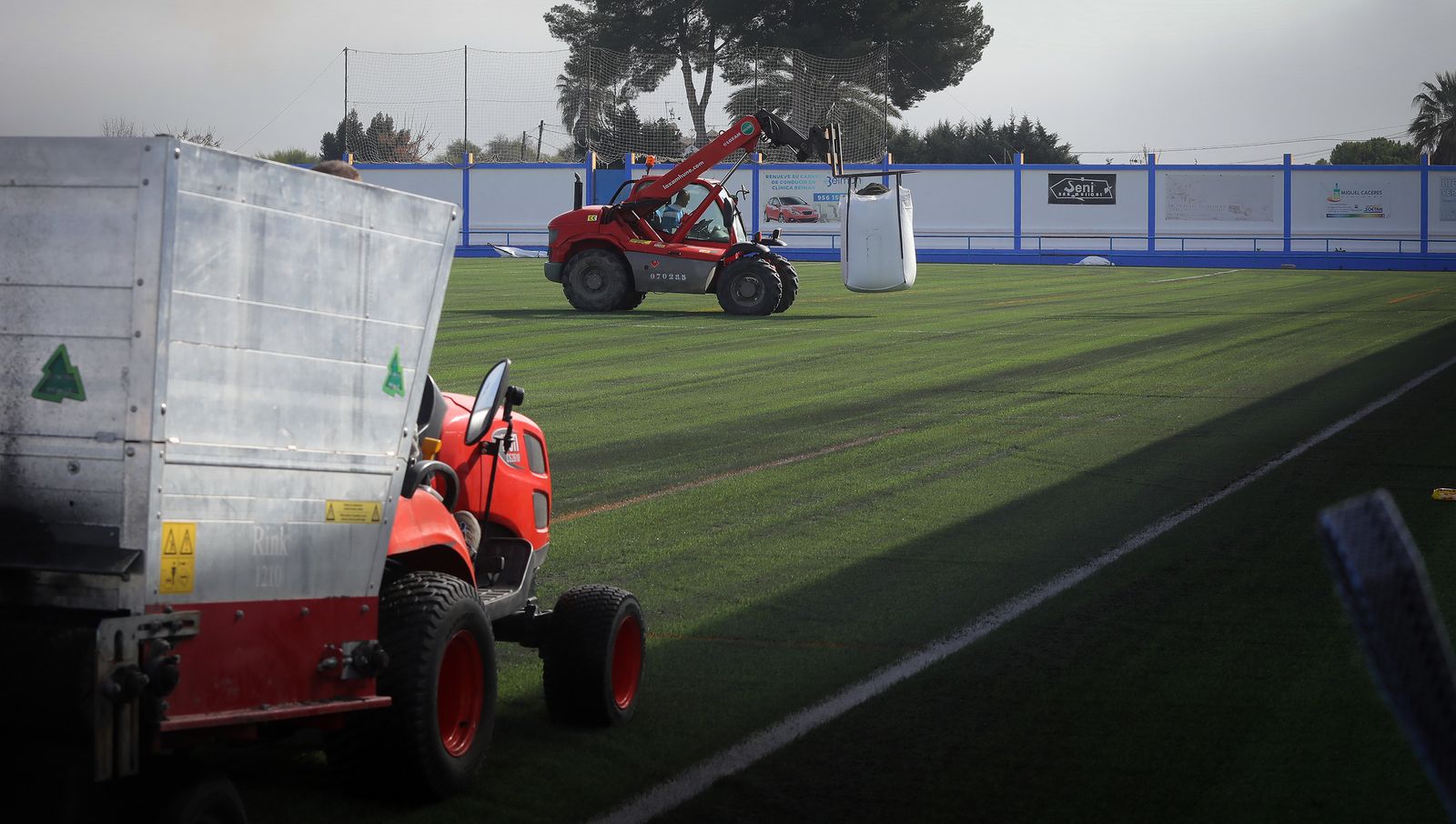 Así luce el Estadio Municipal de Guadalcacín tras el cambio de césped