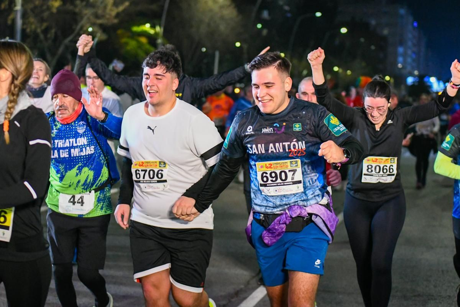 En imágenes: búscate en tu llegada a meta de la Carrera de San Antón 2025 (12)