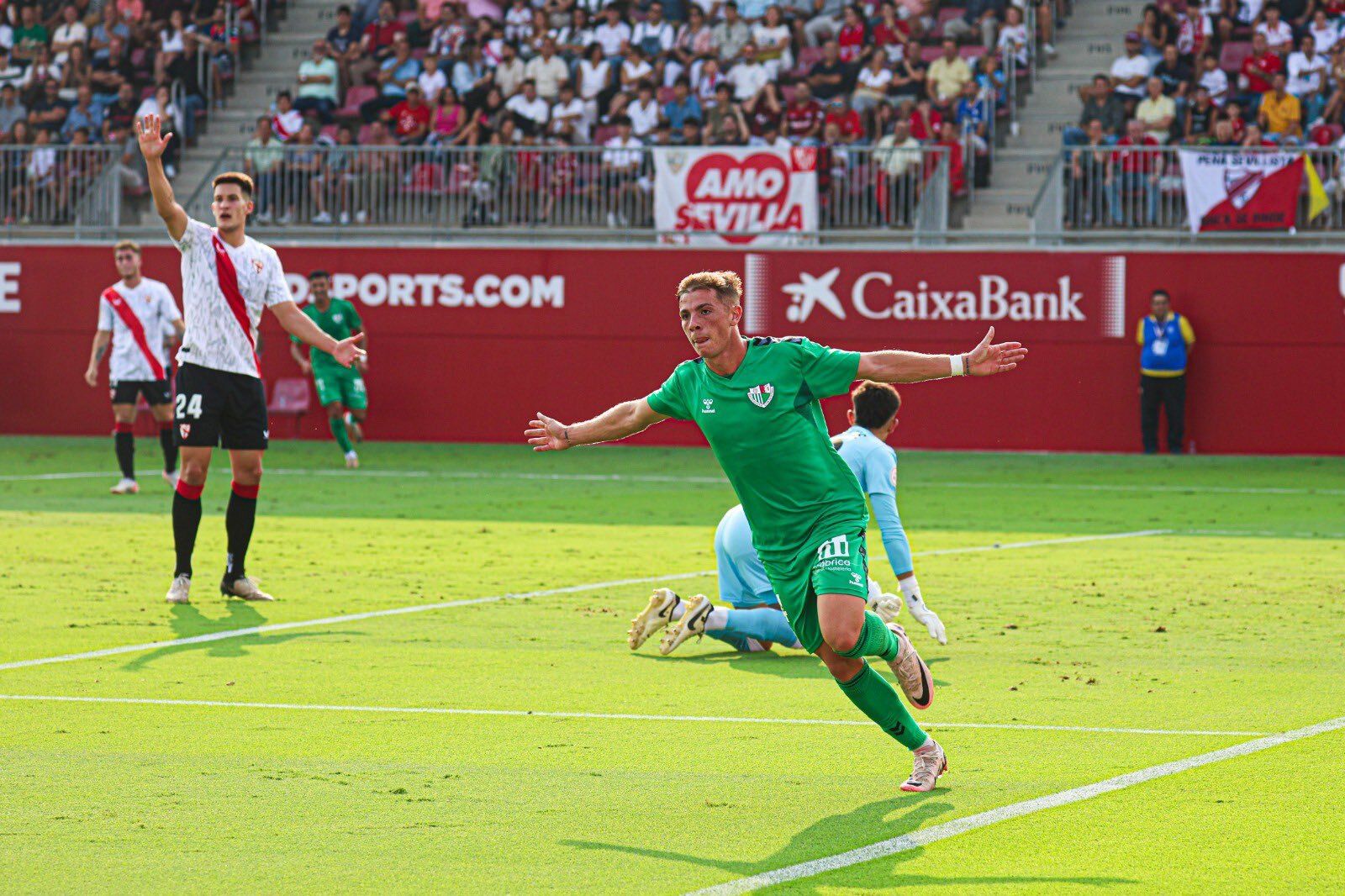 Álex Rubio celebra el 0-2