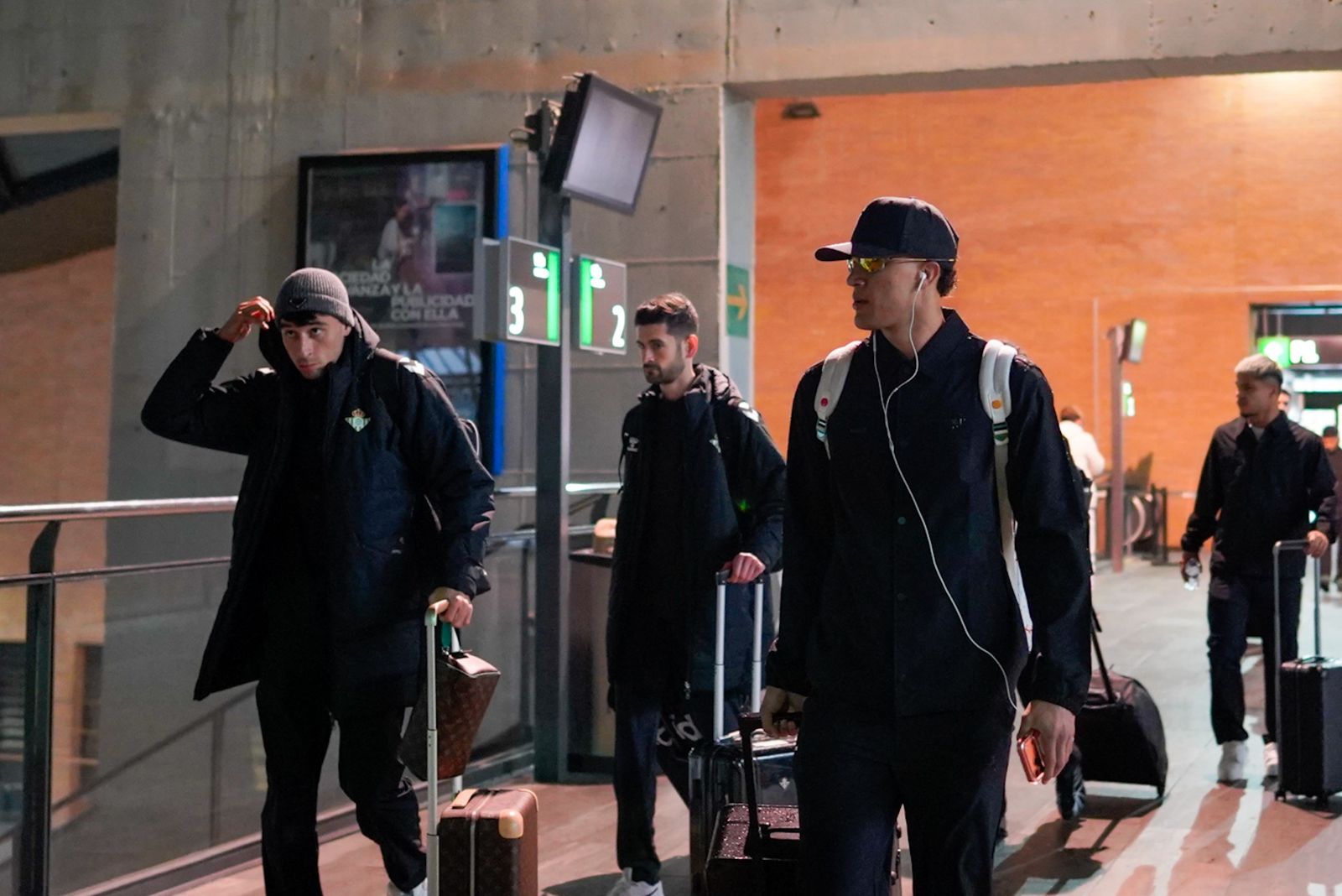Las fotos de la salida del Betis de Santa Justa a Madrid para el partido en el Bernabéu