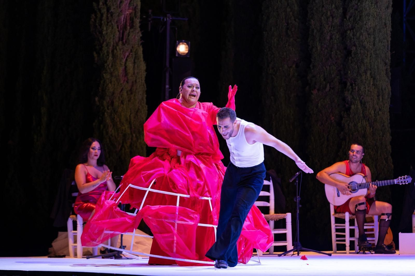 Falete, en plena actuación en el teatro del Generalife.