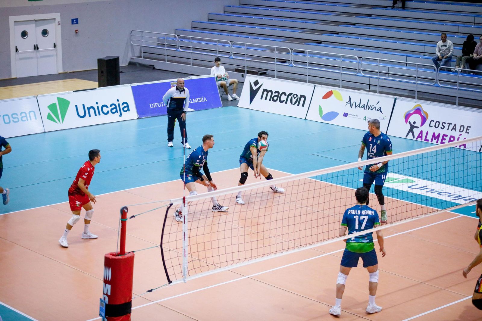 Las imágenes del Unicaja Costa de Almería-Leleman Conqueridor, primer partido del play off por el título de Superliga en Almería