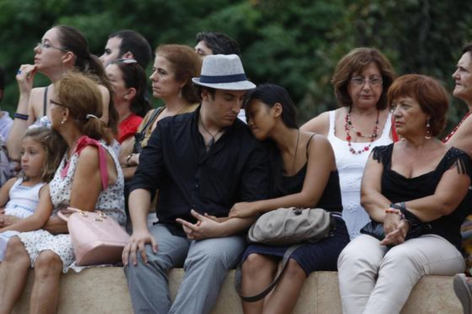 Las gradas del coliseo estrenaron aforo ante unos 400 invitados a un acto simbólico como la guitarra de Daniel Casares y el predicado de Carlos Álvarez como reclamo

Foto: Sergio Camacho