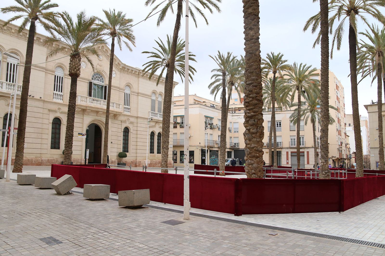 Montaje de la Carrera Oficial para la Semana Santa de Almería