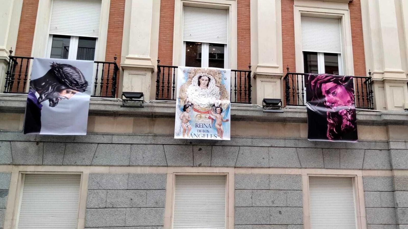 'Balcones Cofrades' de la Semana Santa de Huelva en el Ayuntamiento.
