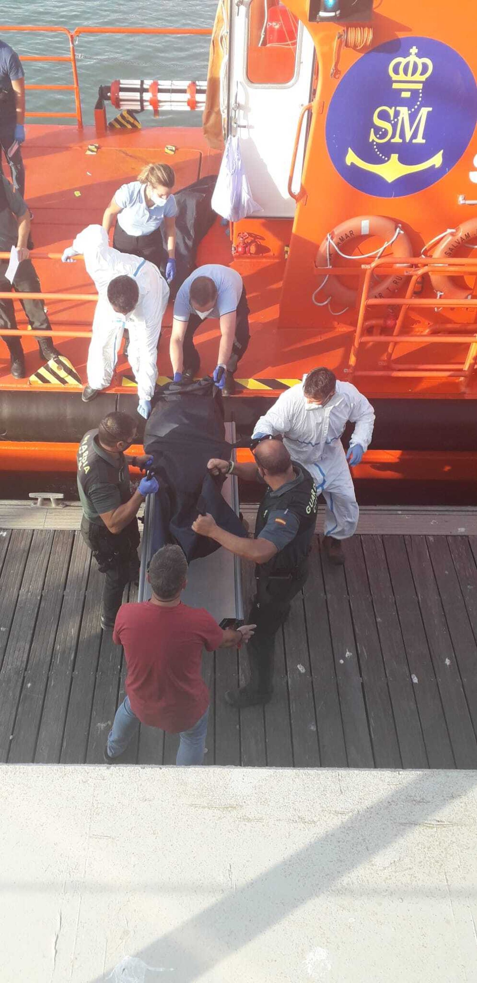 Rescatados dos nuevos cuerpos del naufragio de Trafalgar