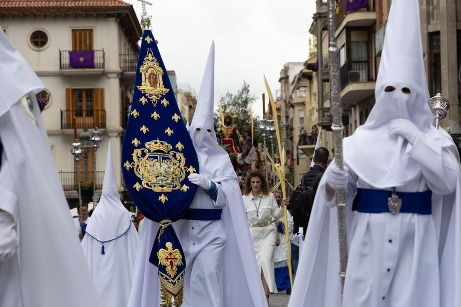 Los jiennenses se echan a la calle para presenciar la primera de las procesiones de la jornada: la Borriquilla (II)