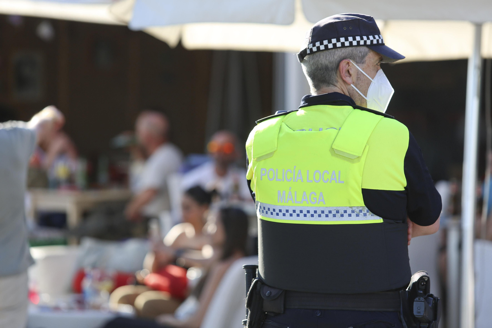 Las fotos del refuerzo policial en Pedregalejo ante su masificación