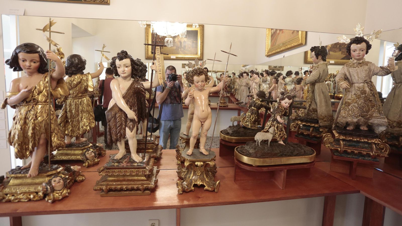 Colección de esculturas del Niño Jesús reunida por Dolores Mejías.