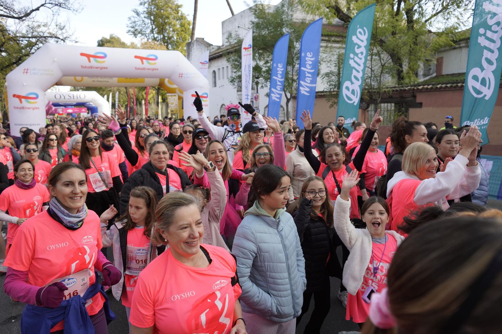 Búscate en las fotos de la Carrera de la Mujer de Sevilla