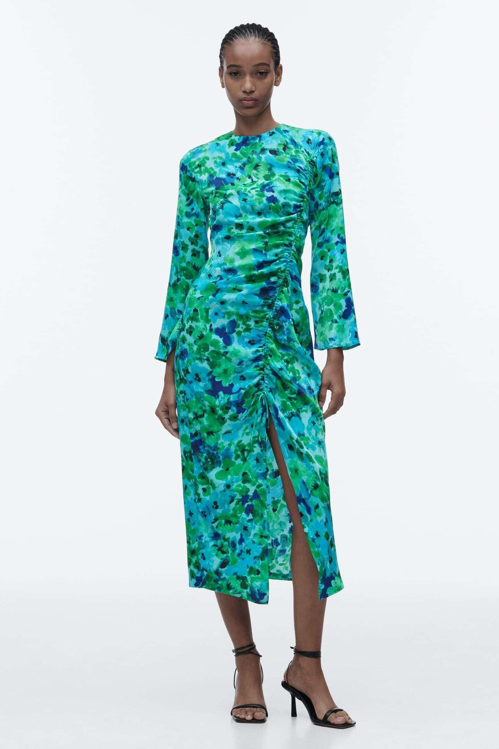 Vestido de flores de Zara.