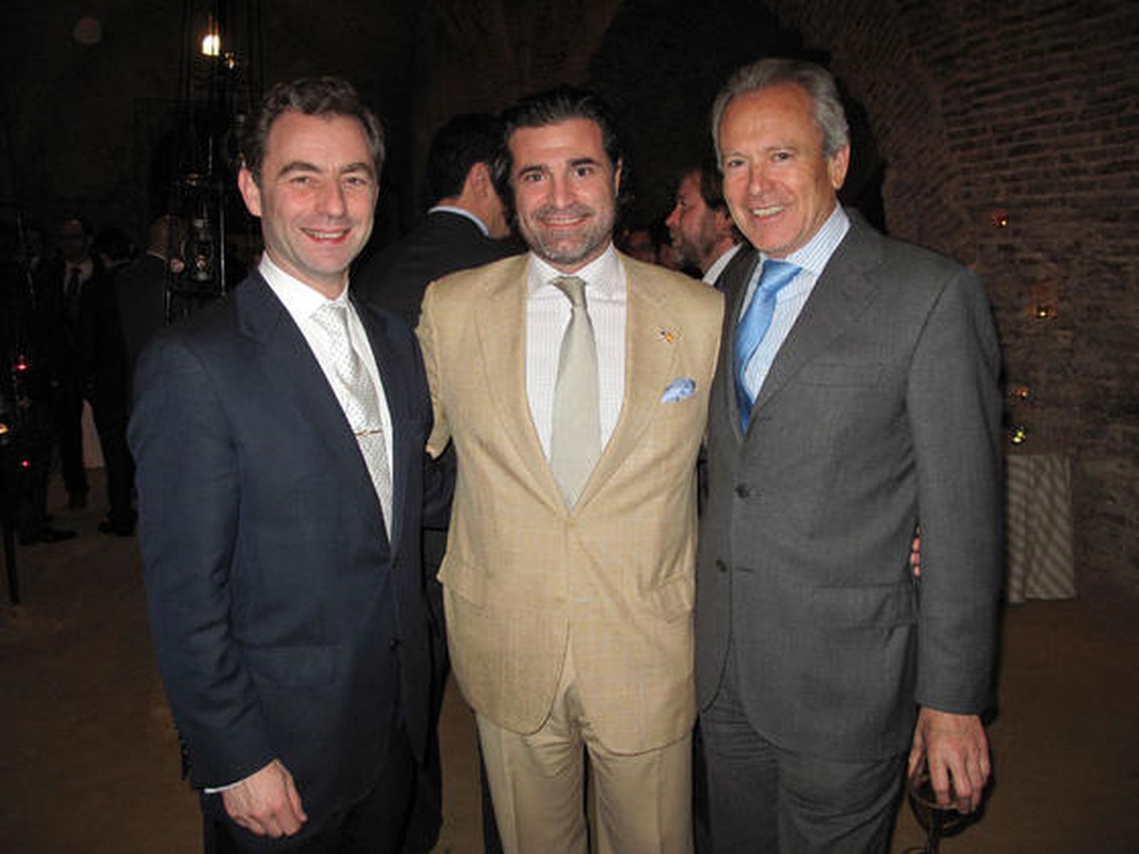 Luis Rey Goñi, director del colegio de San Francisco de Paula; Óscar González-Barba, director general del Club Antares, y José Pozo, del Grupo Azvi. / Victoria Ramírez