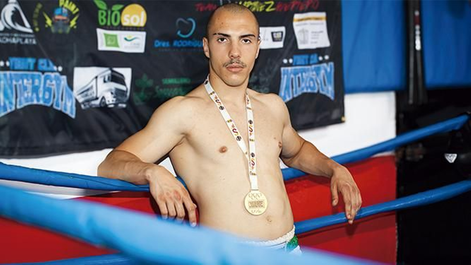 Eduardo Pérez López, con su medalla de oro