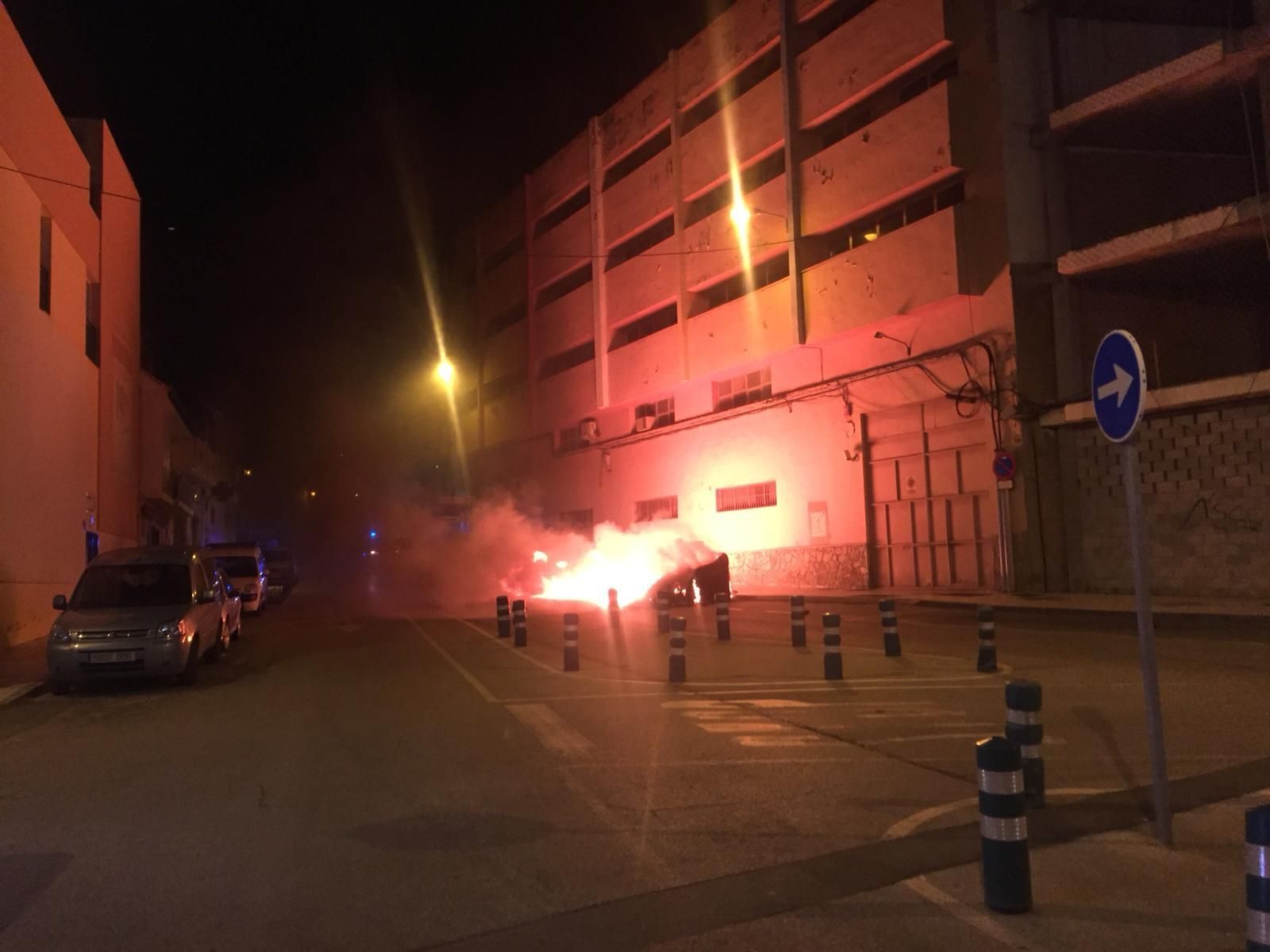 Quema de un contenedor el pasado sábado.