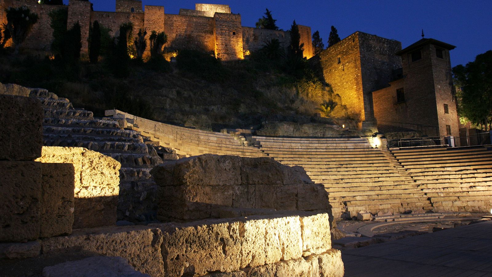 Vista de la Alcazaba deste el Teatro Romano.