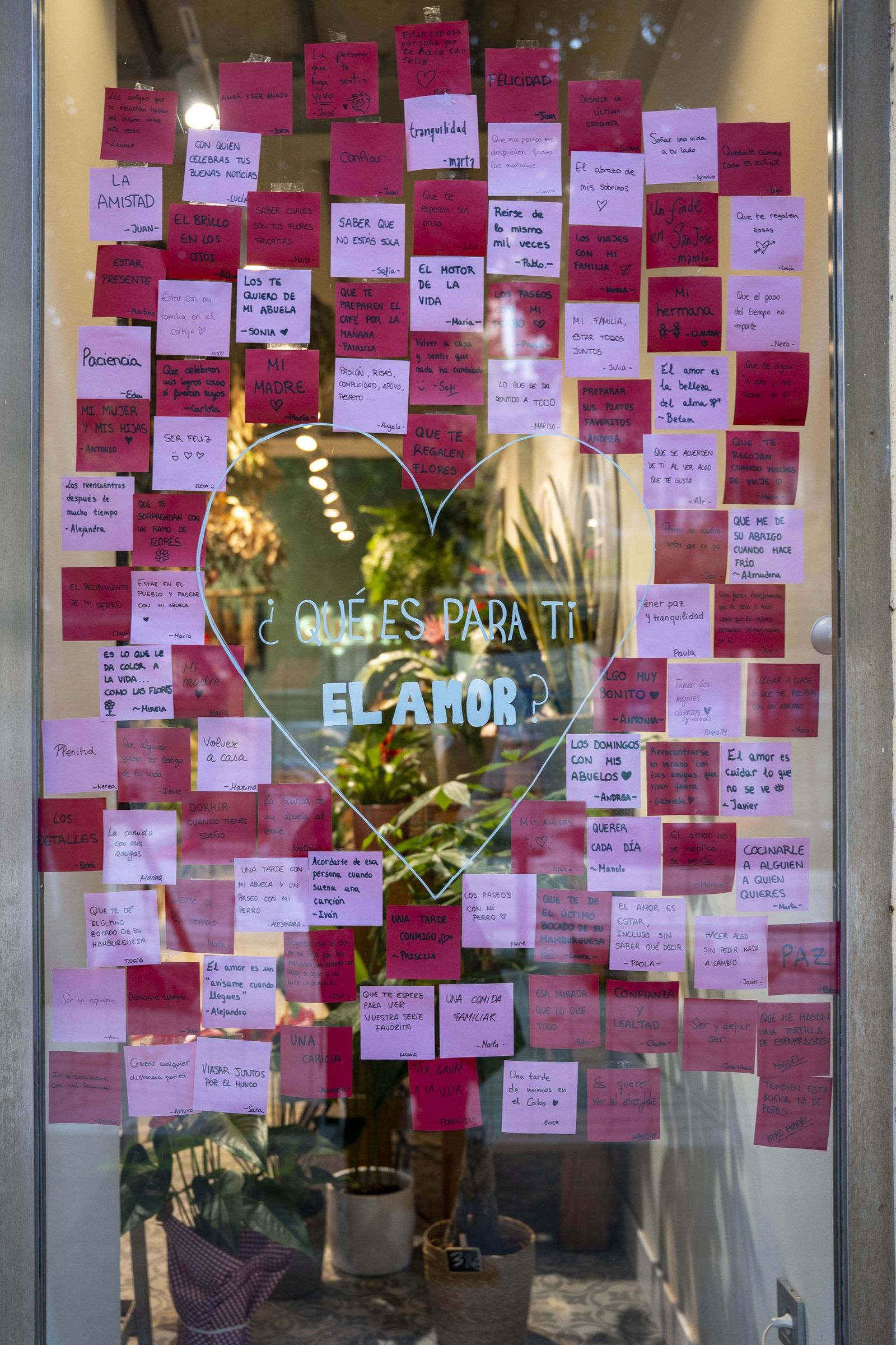 Tres comercios del centro de Almería lanzan un sorteo especial por San Valentín