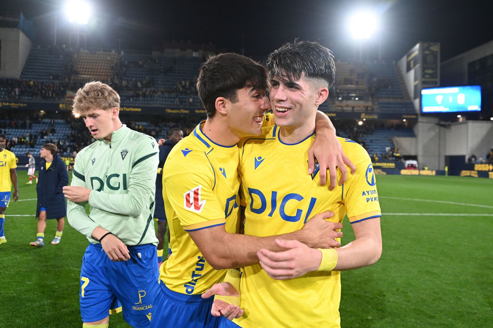 Antoñito Cordero no puede esconder su alegría en la celebración del triunfo sobre el Sporting.