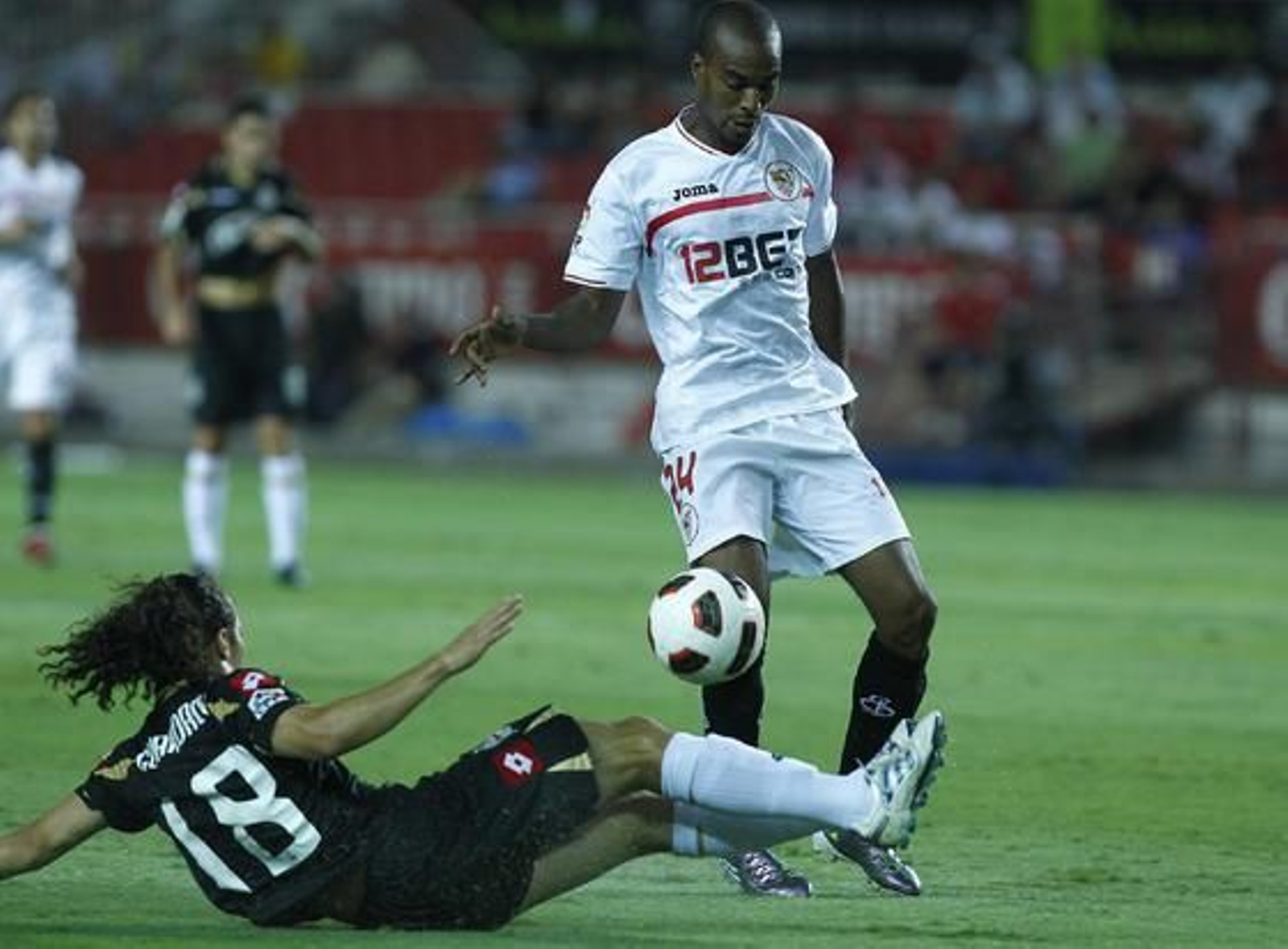 El Sevilla no puede superar al Deportivo de la Couruña en el Sánchez Pizjuán. / Antonio Pizarro