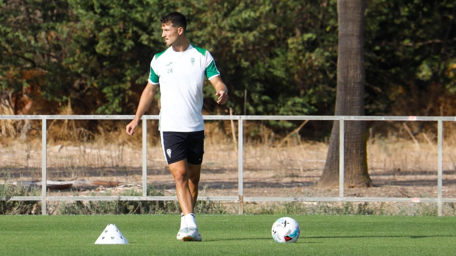 Pedro Ortiz, en un entrenamiento del Córdoba CF.