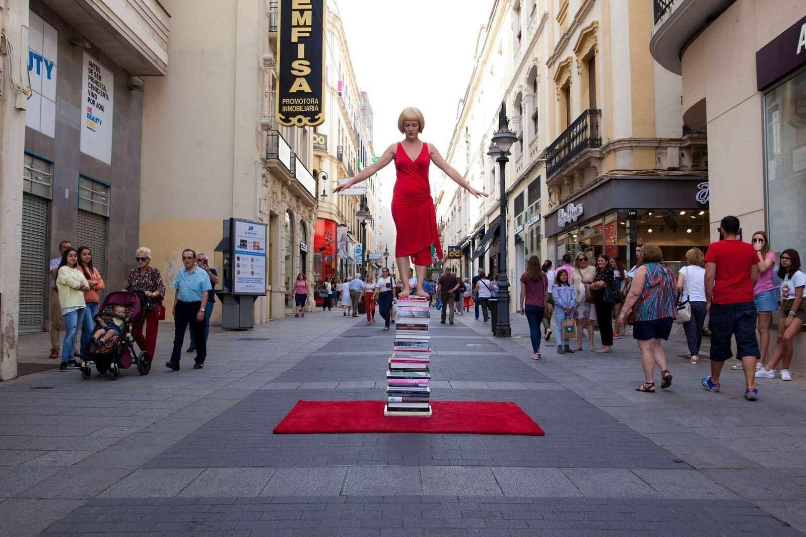 La artista Verónica Ruth Frías en su aplaudida performance 'Art Now'.