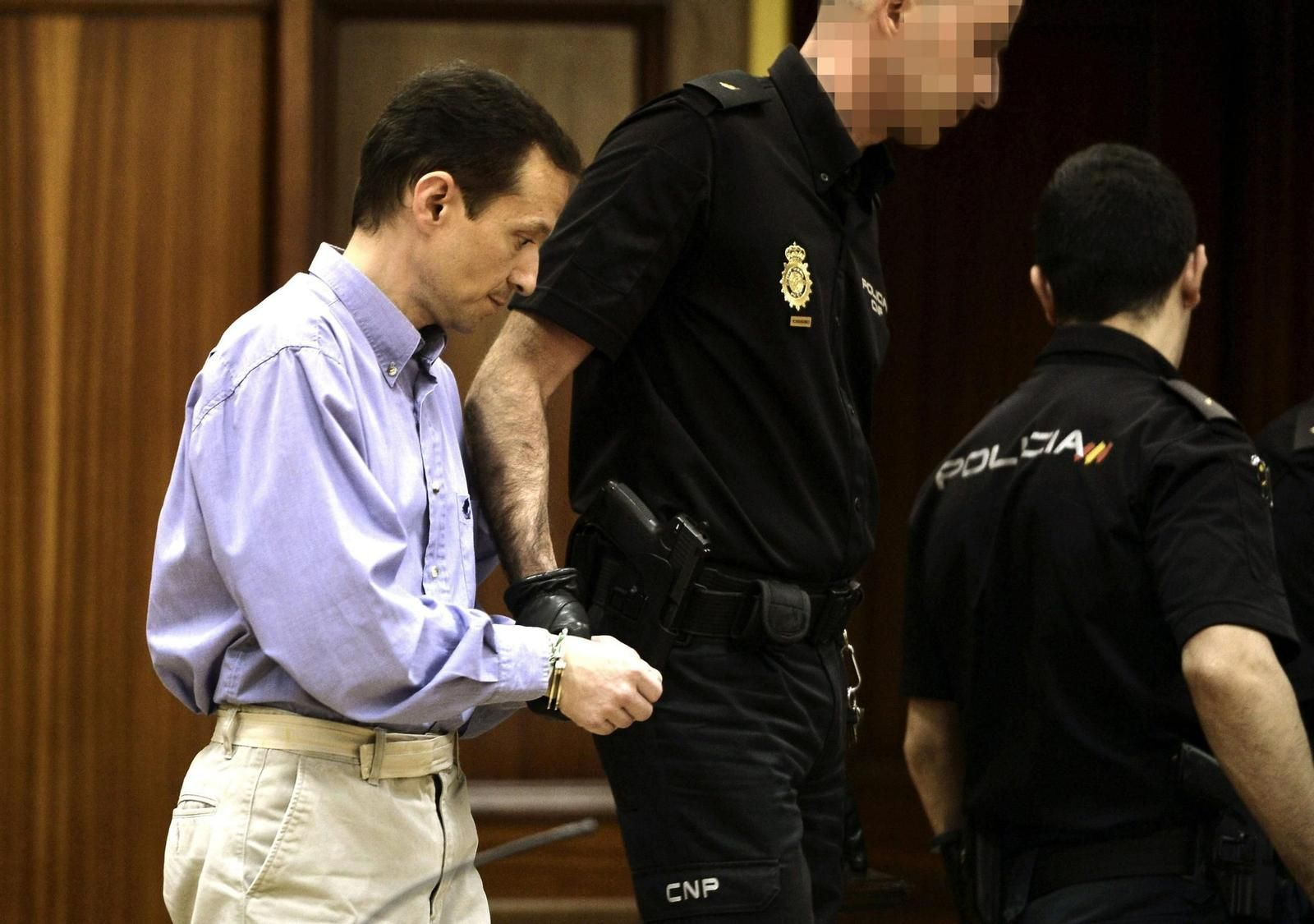 José Bretón acompañado por una pareja de Policía Nacional