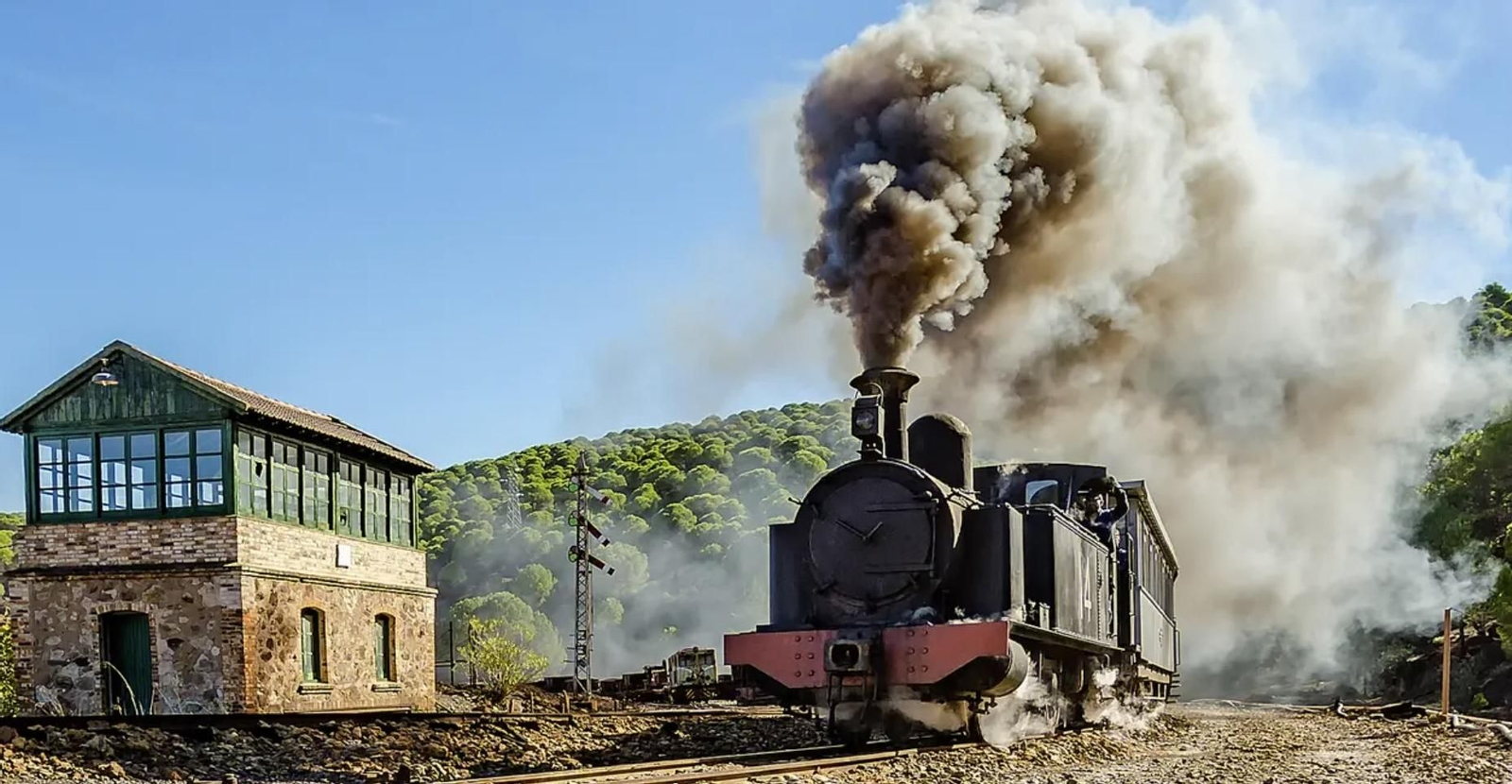 El último suspiro de vapor que aún recorre los paisajes rojos de Huelva