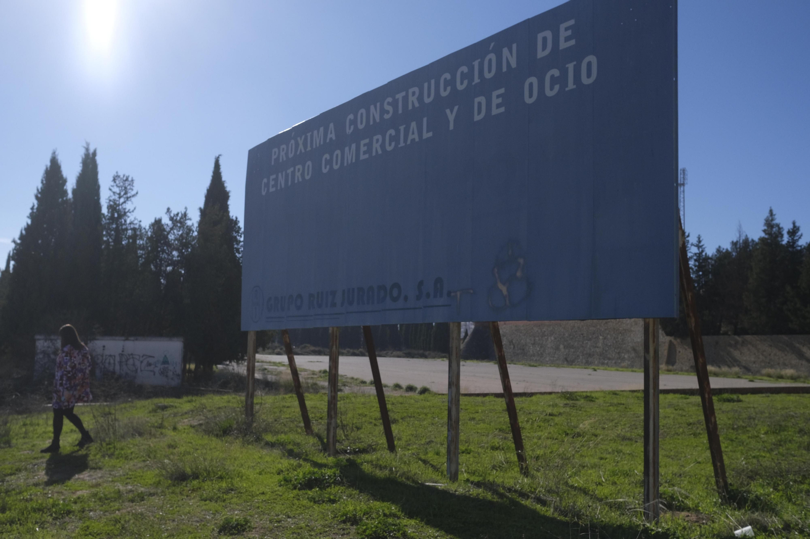 Cartel anunciador del proyecto junto al antiguo recinto ferial. Cartel anunciador del proyecto junto al antiguo recinto ferial.