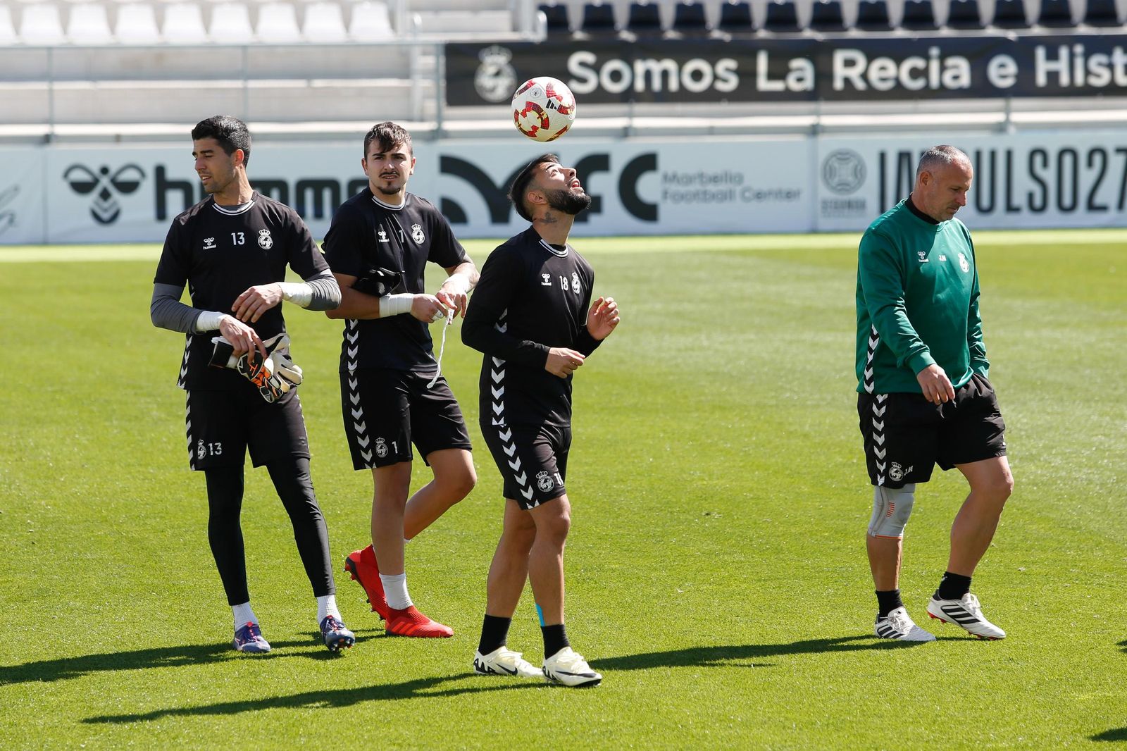 Las fotos del entrenamiento de la Balona previo al partido con el Cádiz Mirandilla, con Andrés Roldán presente