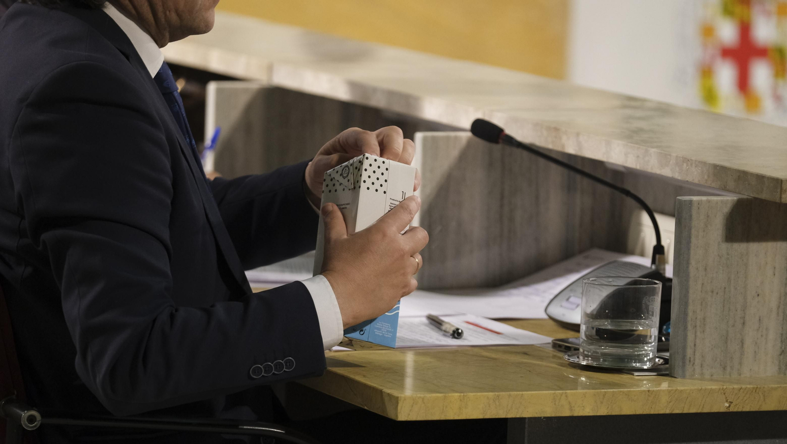 Imágenes del Pleno del Ayuntamiento de Almería sobre el estado de la Ciudad